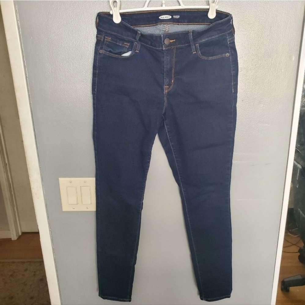 old navy brand Rockstar super skinny jeans size 6.